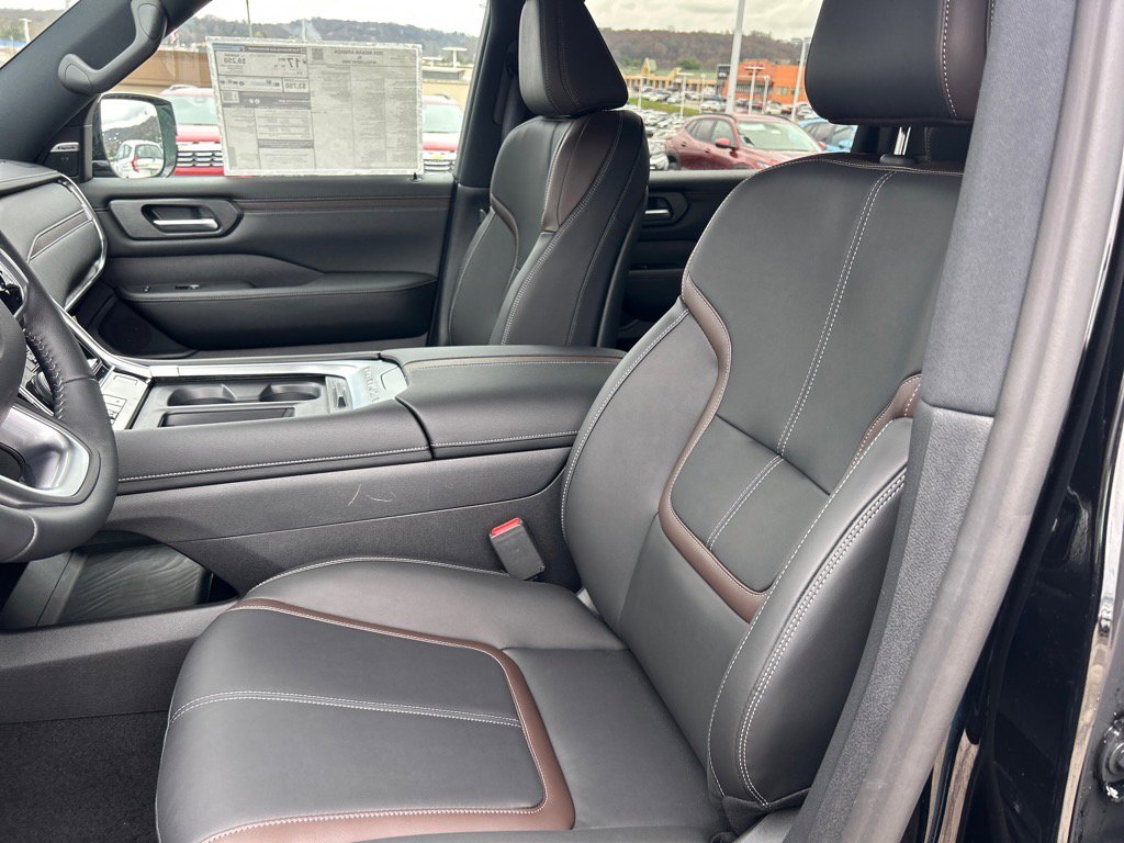 New 2025 Nissan Armada SL w/ Captain's Chari Seat Package image 4