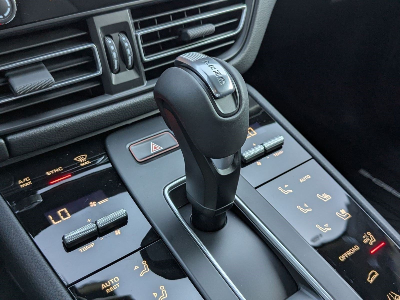 Certified 2026 Porsche Macan AWD/4WD image 20