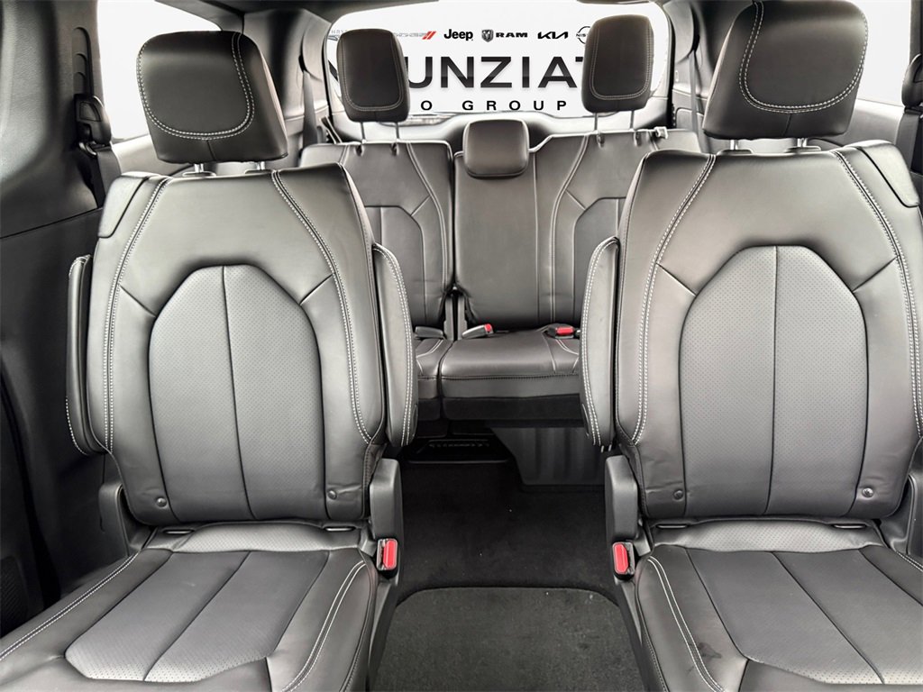 New 2026 Chrysler Pacifica Select image 16