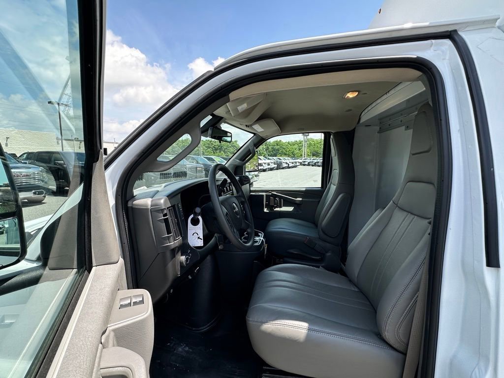 New 2025 GMC Savana 3500 w/ Power Convenience Package RWD image 13