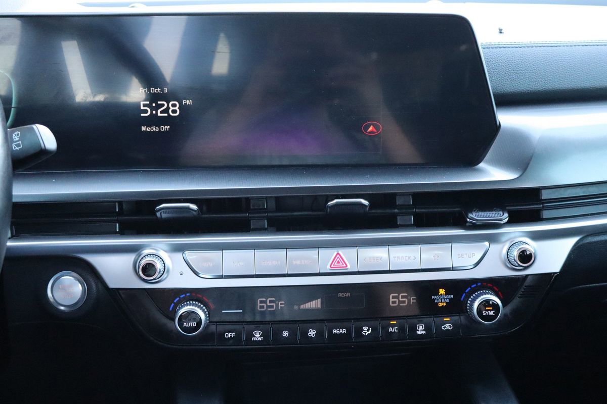 Used 2023 Kia Telluride LX image 36