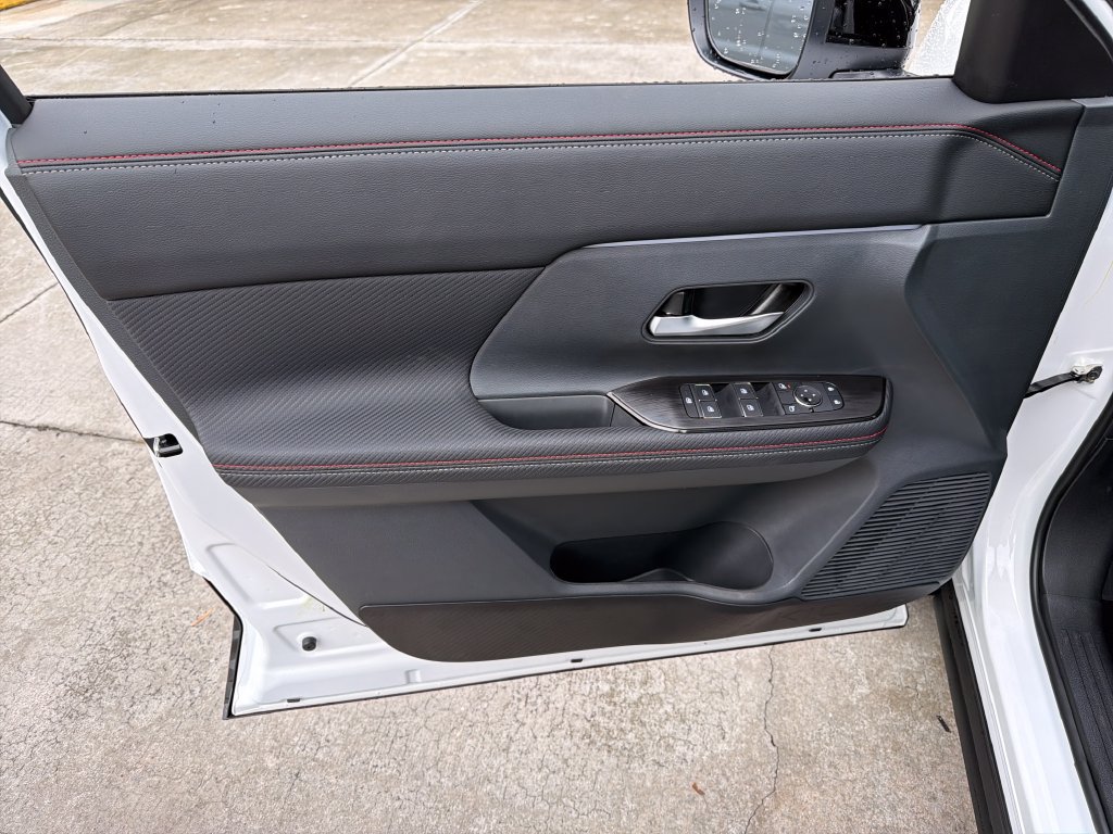 New 2026 Nissan Kicks SR w/ SR Premium Package FWD image 17