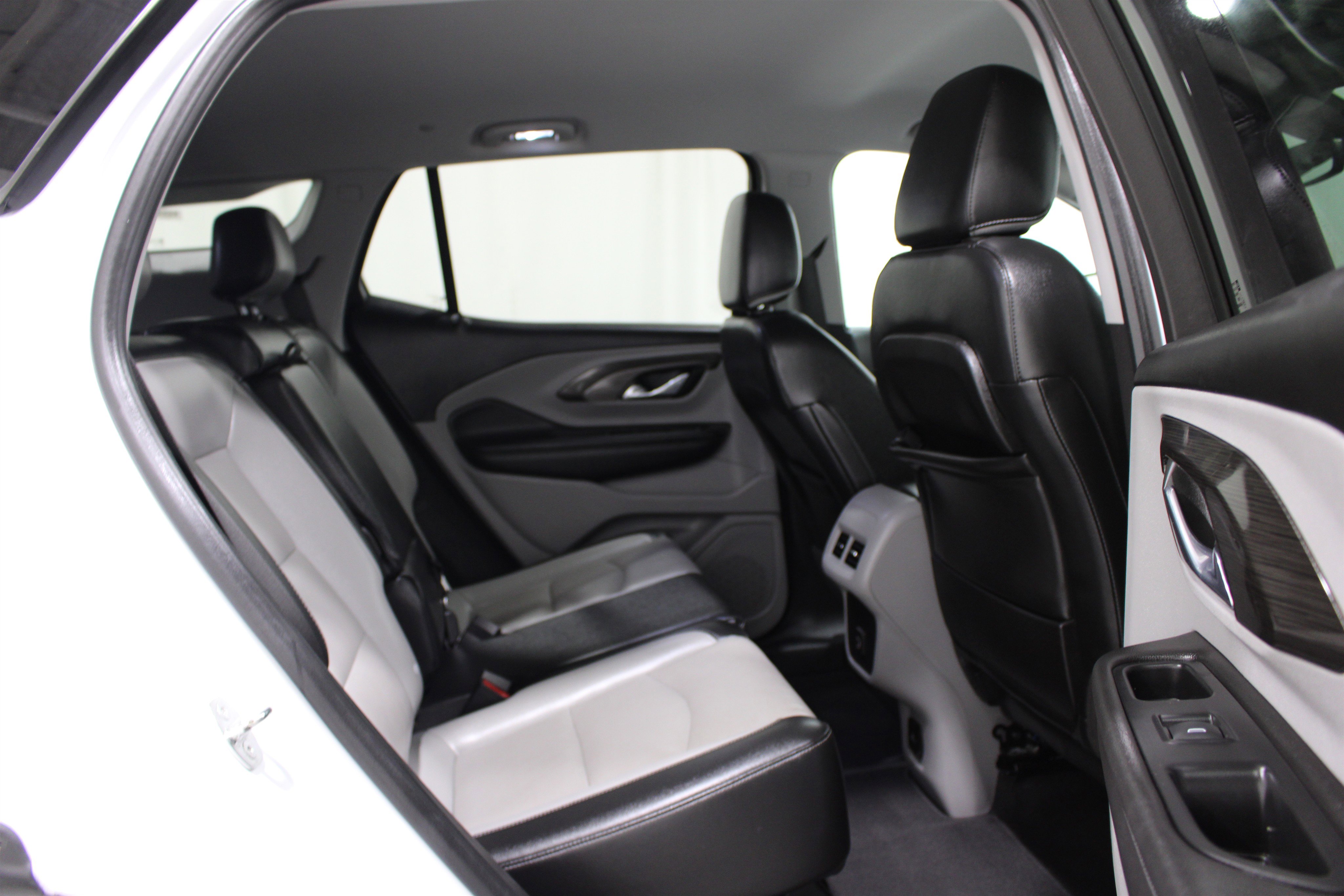 Used 2023 GMC Terrain SLT AWD/4WD image 24