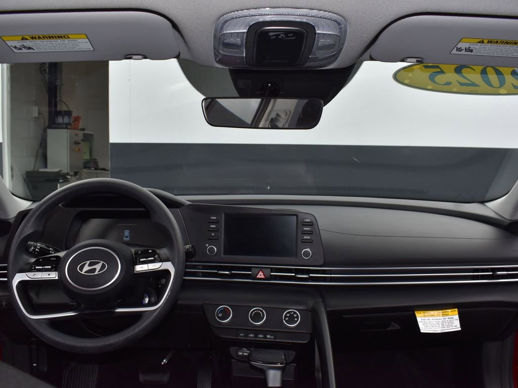 Used 2025 Hyundai Elantra SE image 10