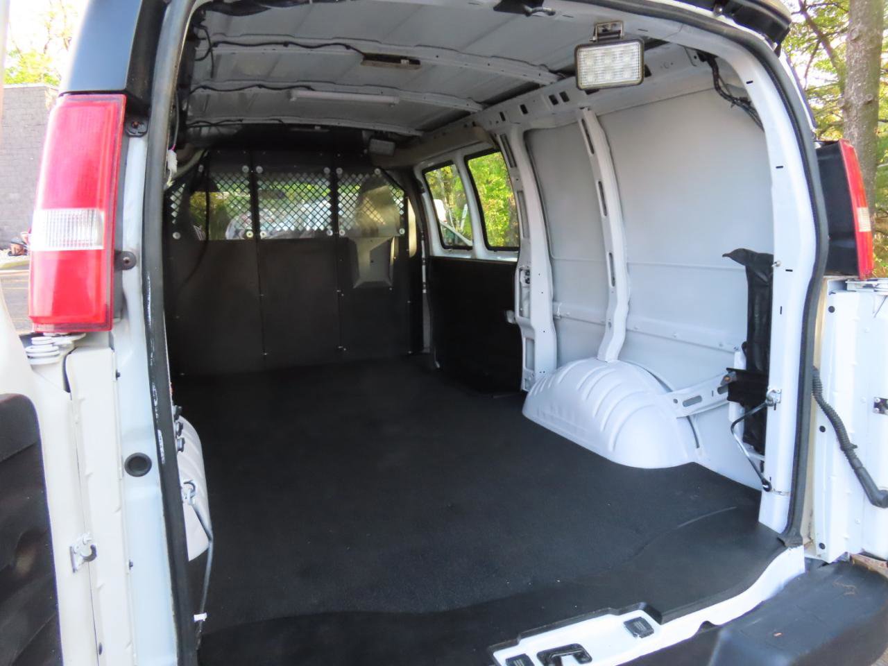 Used 2017 Chevrolet Express 2500 RWD image 11