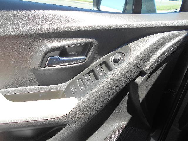 Used 2020 Chevrolet Trax LT FWD image 19