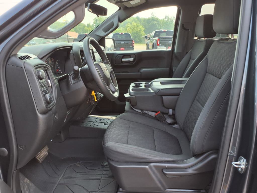 Used 2020 Chevrolet Silverado 1500 Custom w/ Custom Value Package AWD/4WD image 13