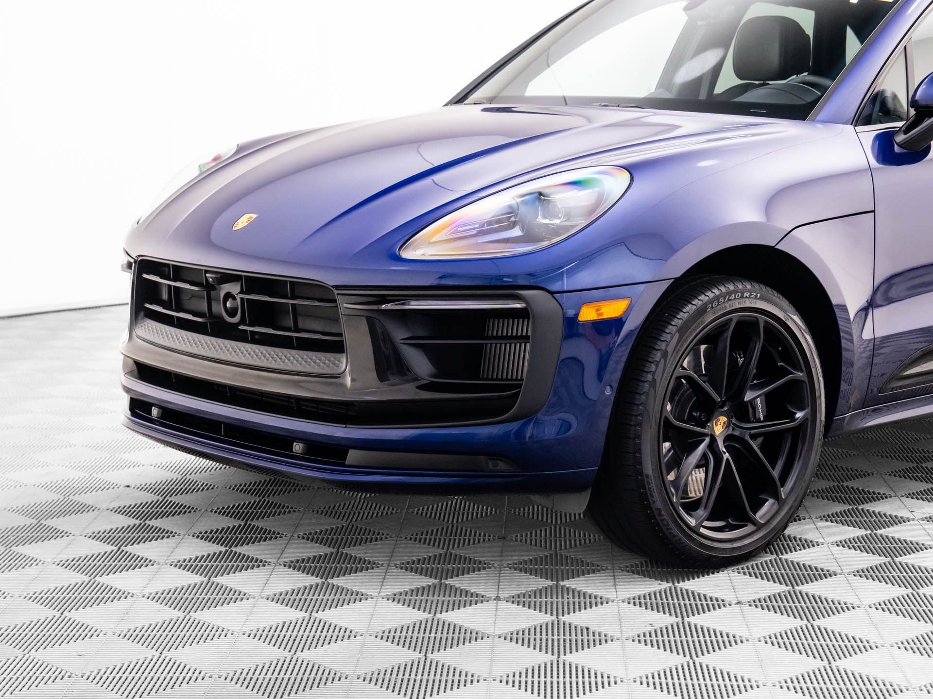 Certified 2025 Porsche Macan GTS image 37