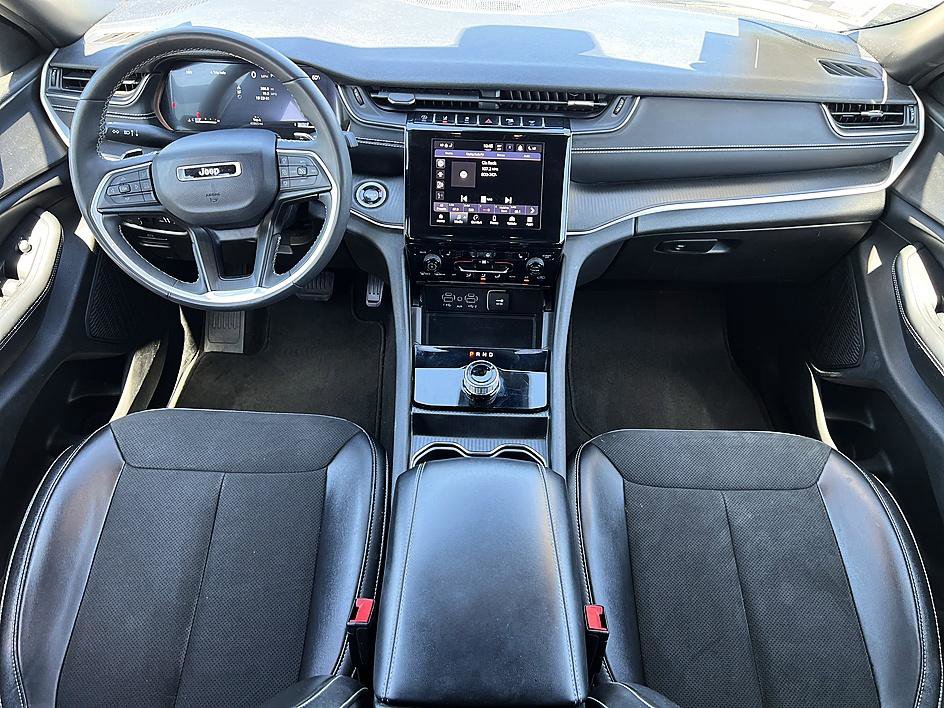 Used 2024 Jeep Grand Cherokee Altitude AWD/4WD image 18