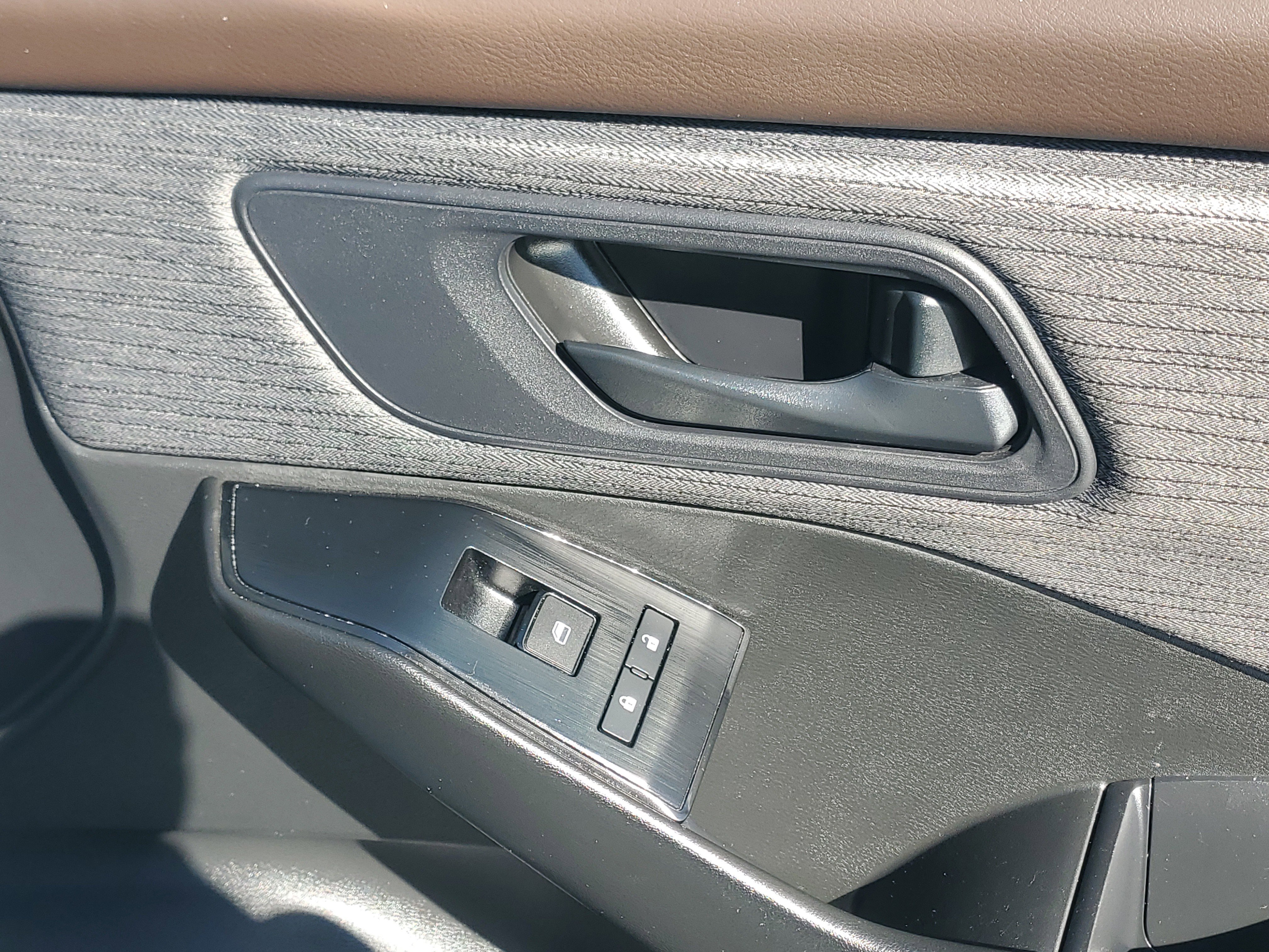 Used 2023 Nissan Rogue S image 30