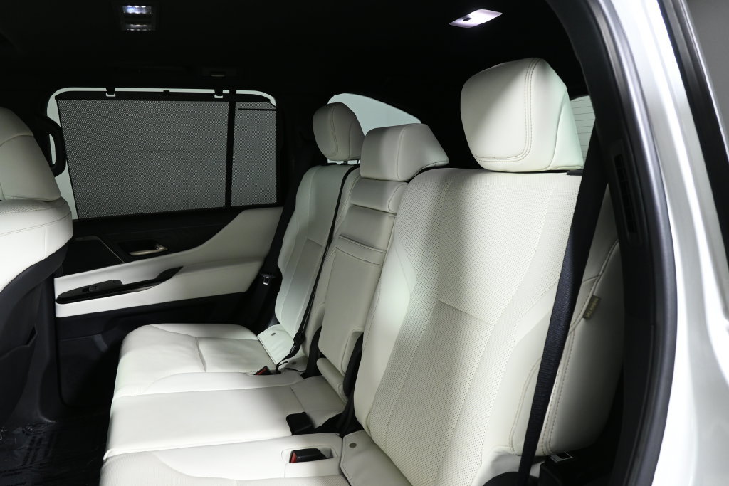 Used 2024 Lexus LX 600 4WD w/ Appearance Package image 4