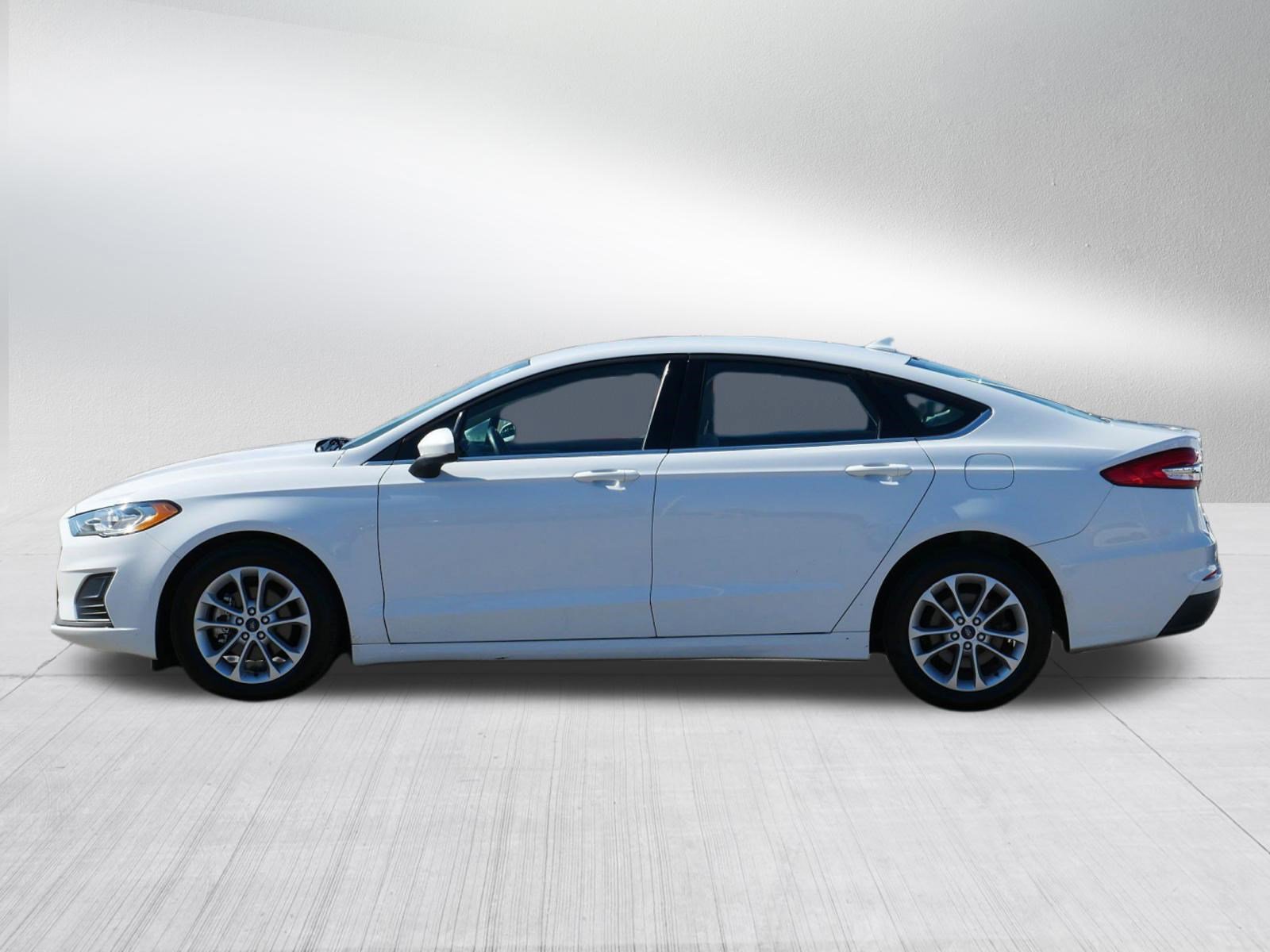 Used 2020 Ford Fusion SE image 4