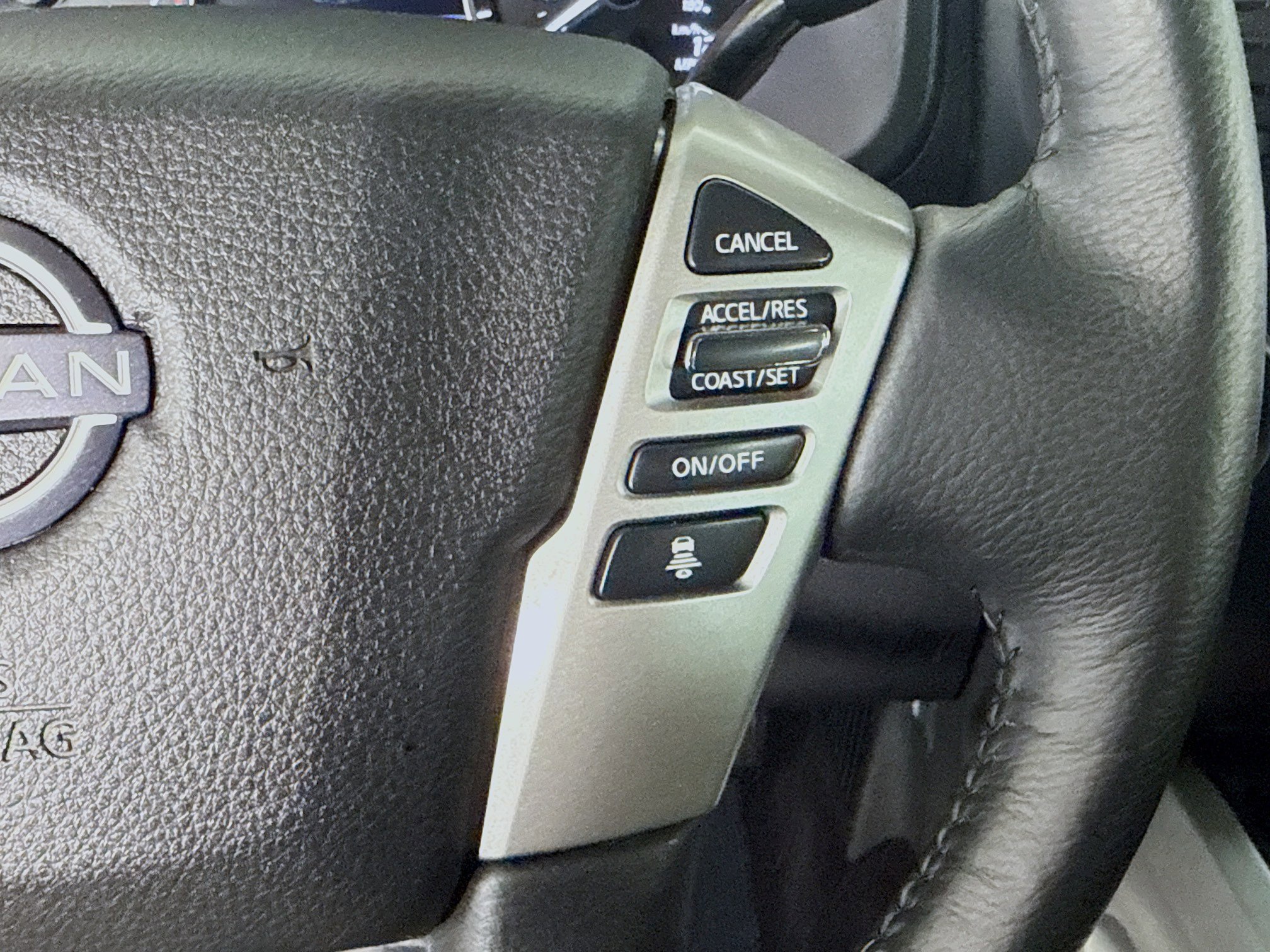 Used 2024 Nissan Titan SV w/ SV Convenience Package image 15