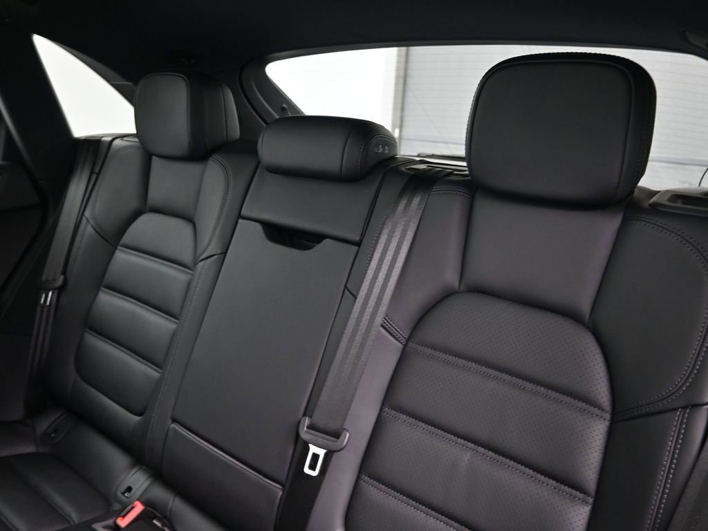 Certified 2026 Porsche Macan image 6