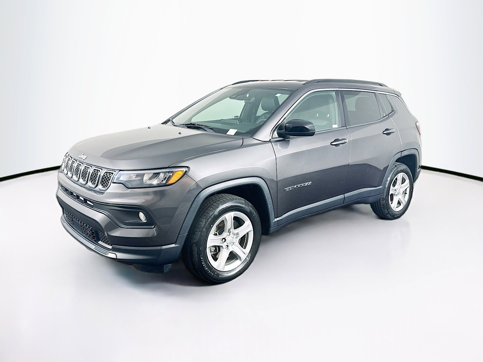 Used 2023 Jeep Compass Latitude AWD/4WD image 3