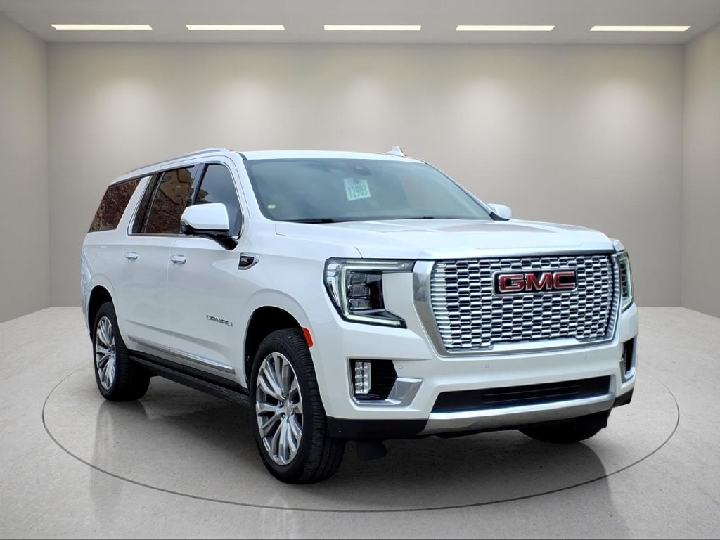 Used 2021 GMC Yukon XL Denali w/ Denali Premium Package AWD/4WD image 3