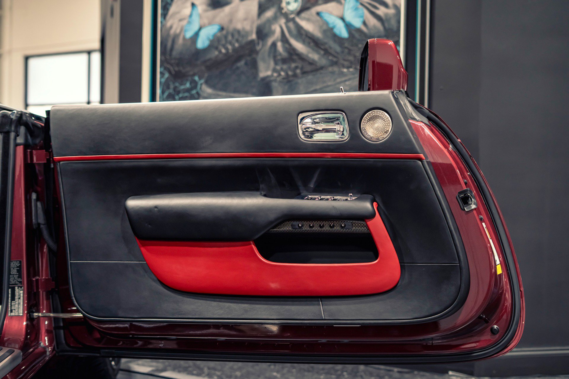 Used 2019 Rolls-Royce Dawn image 28