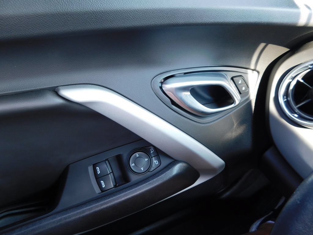 Used 2020 Chevrolet Camaro LT RWD image 21