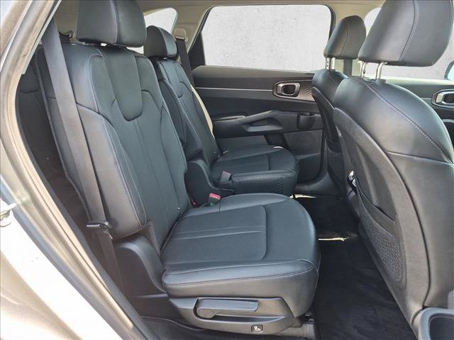 Used 2024 Kia Sorento EX AWD/4WD image 13