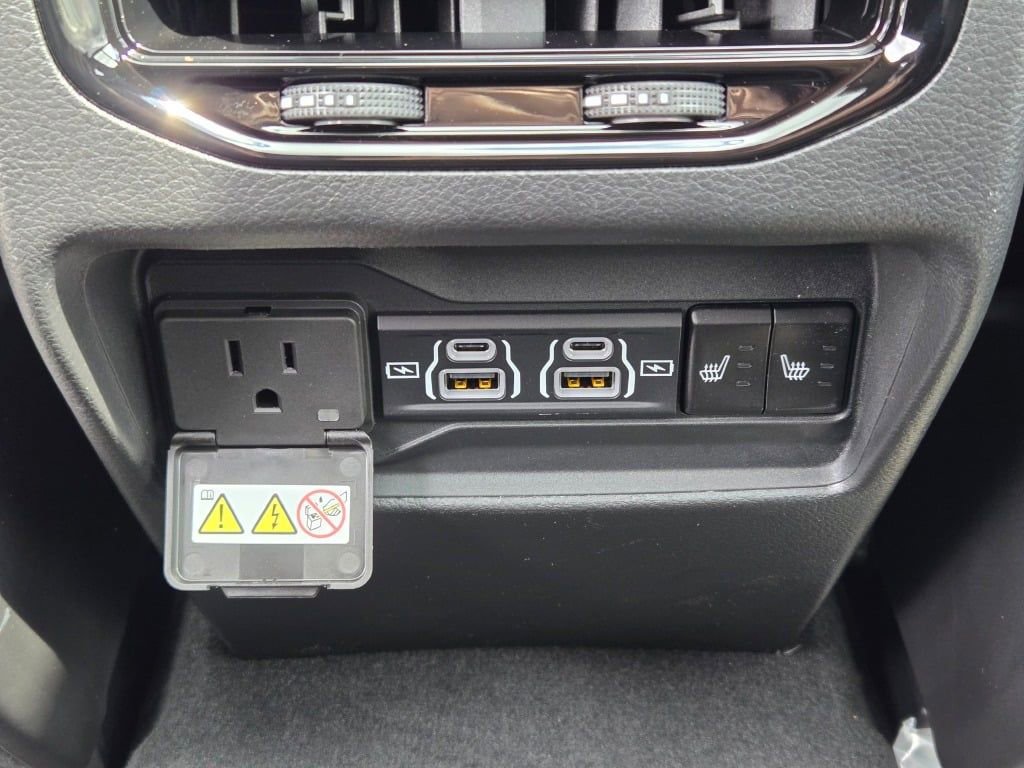 New 2025 Jeep Grand Cherokee Limited image 16