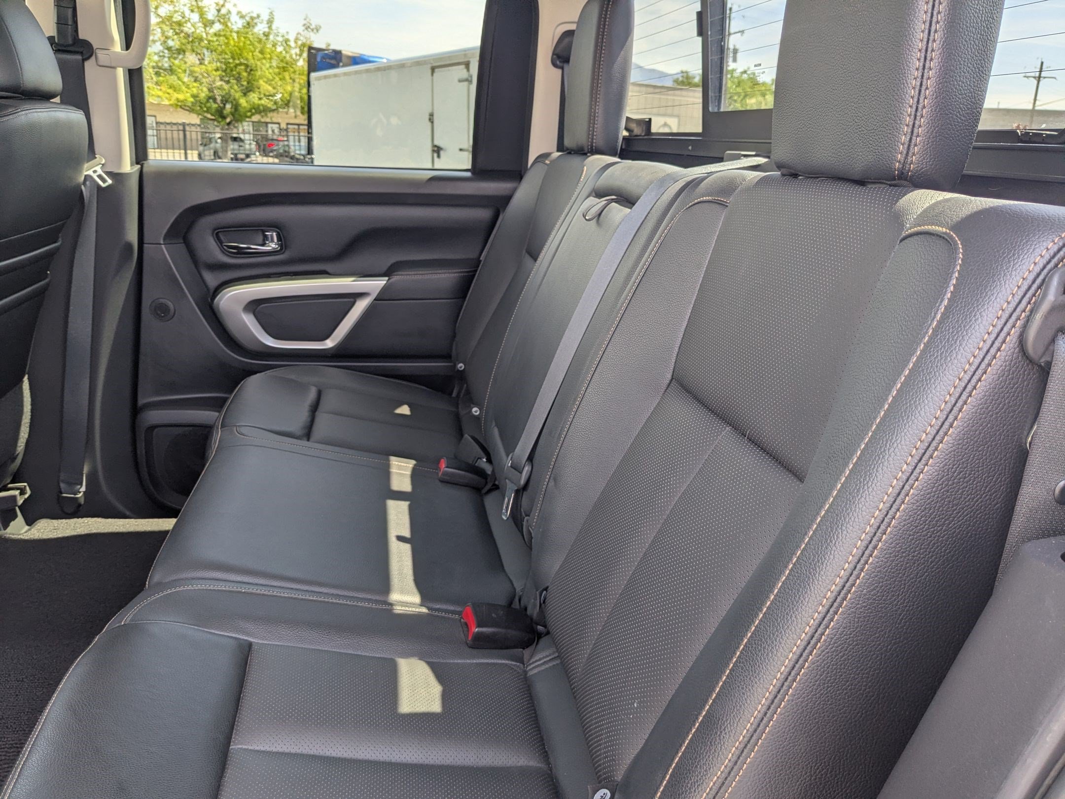 Used 2017 Nissan Titan SL AWD/4WD image 35