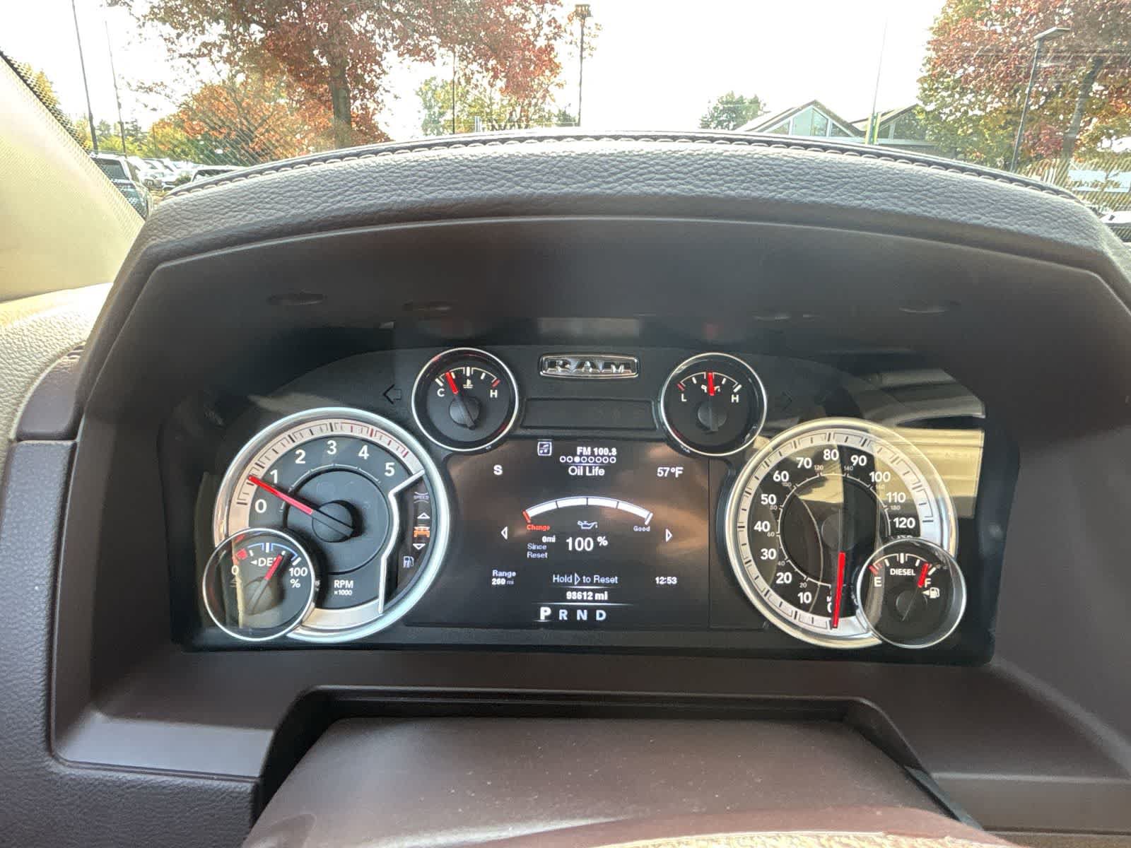 Used 2014 RAM 3500 Laramie w/ Convenience Group AWD/4WD image 13