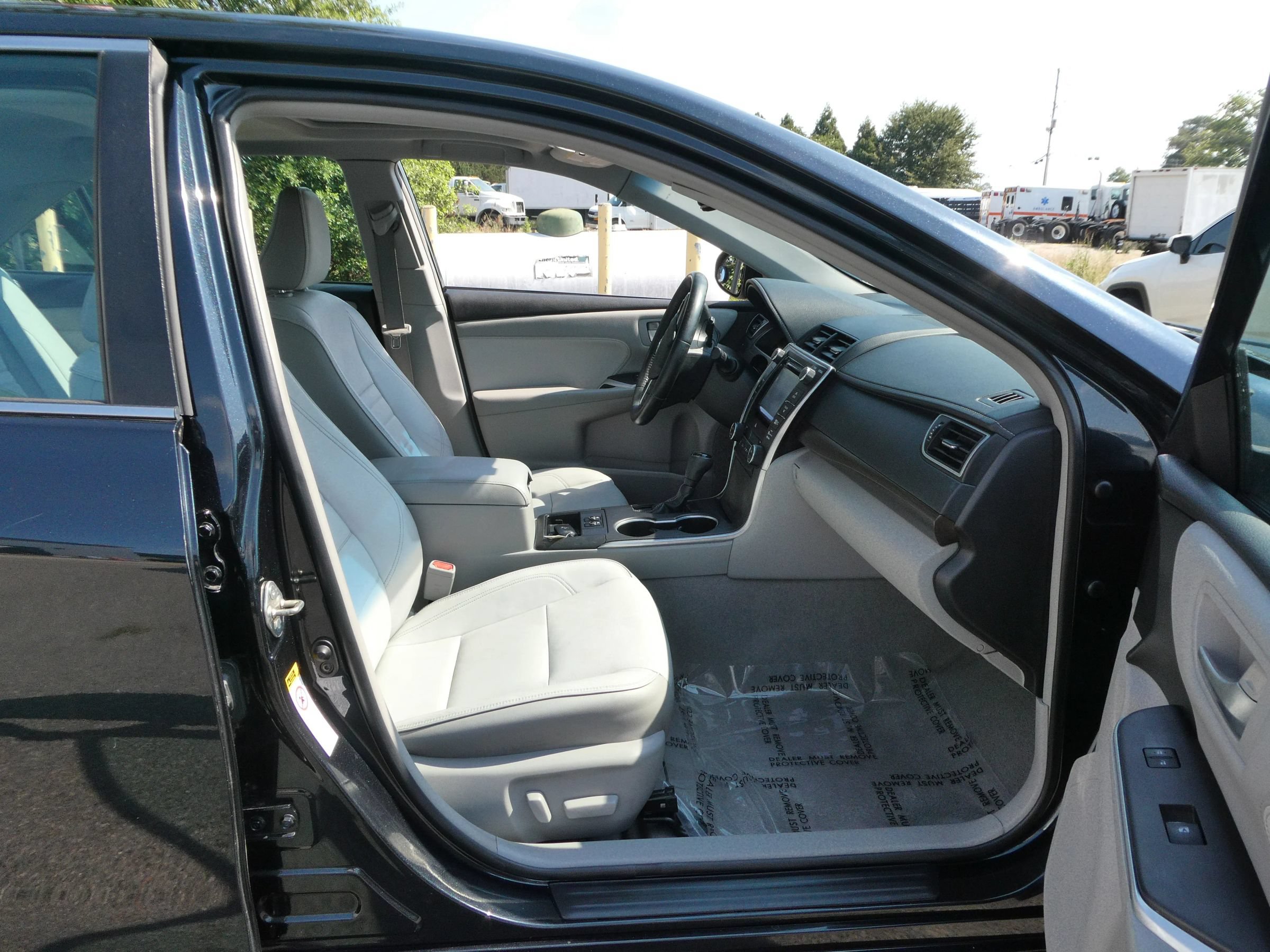 Used 2015 Toyota Camry XLE FWD image 27