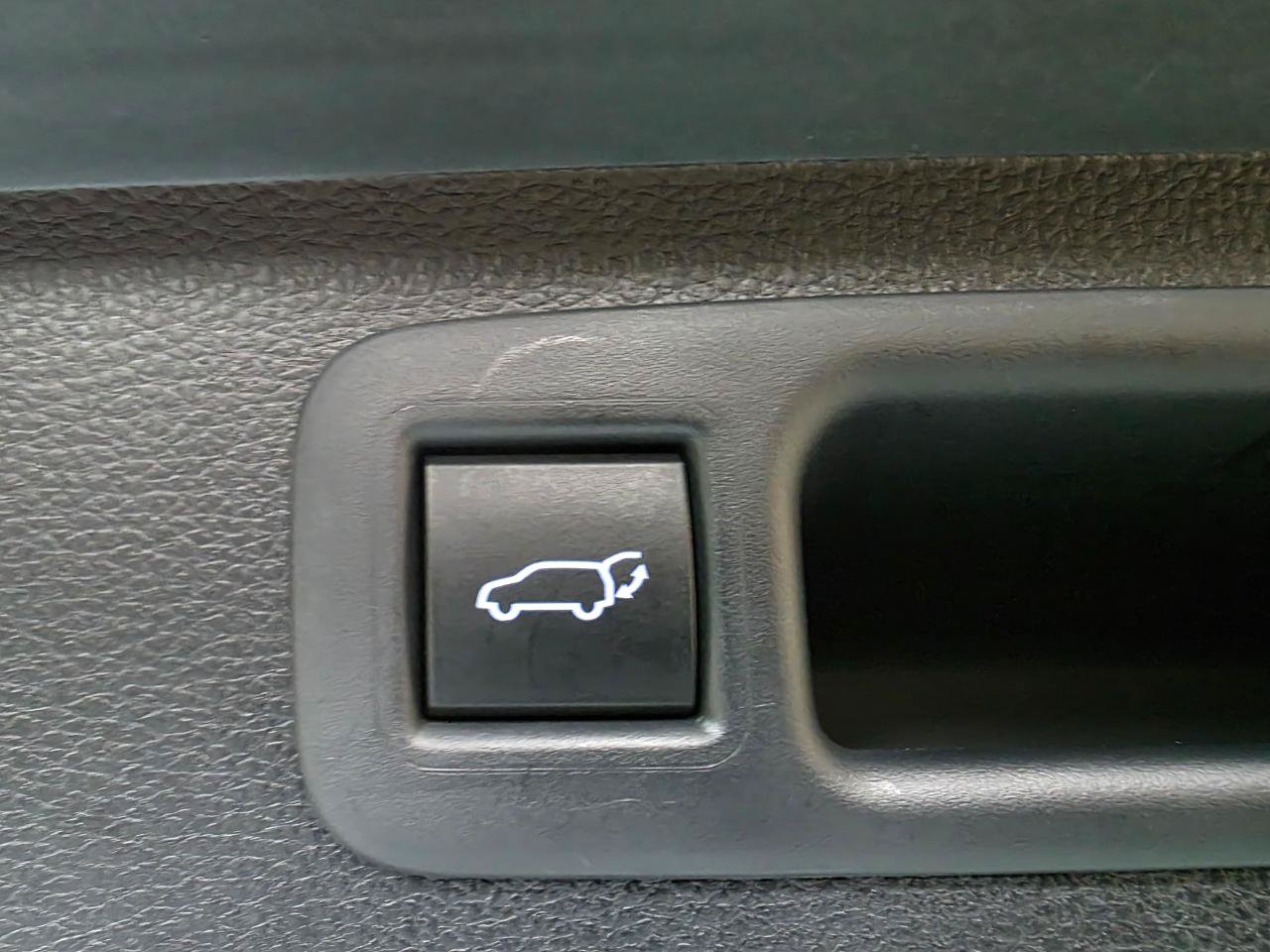 Used 2022 Toyota Highlander XLE AWD/4WD image 23
