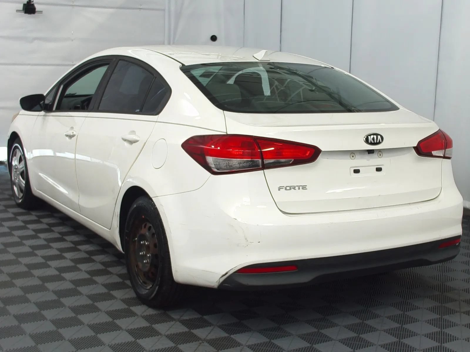 Used 2017 Kia Forte LX FWD image 2
