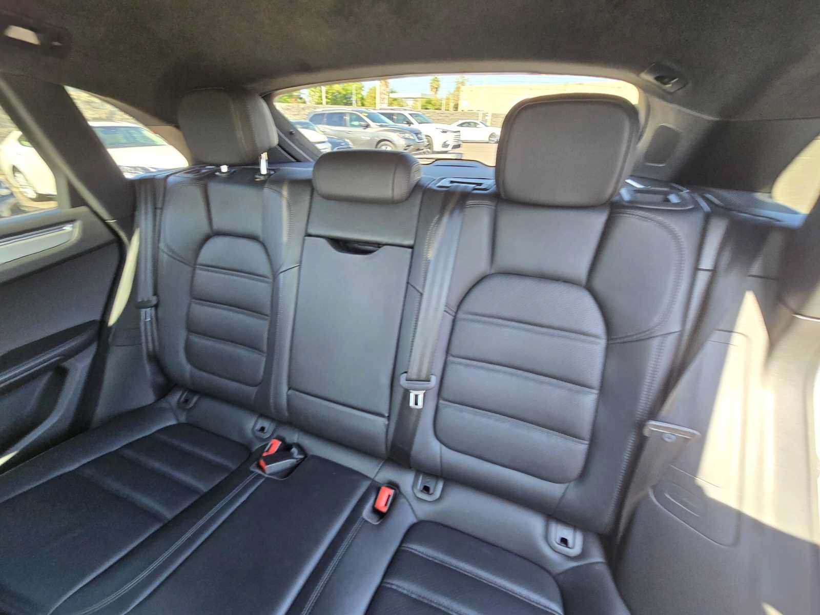 Used 2015 Porsche Macan Turbo AWD/4WD image 17