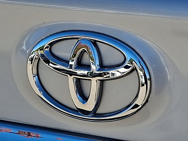 Used 2013 Toyota Corolla LE FWD image 26