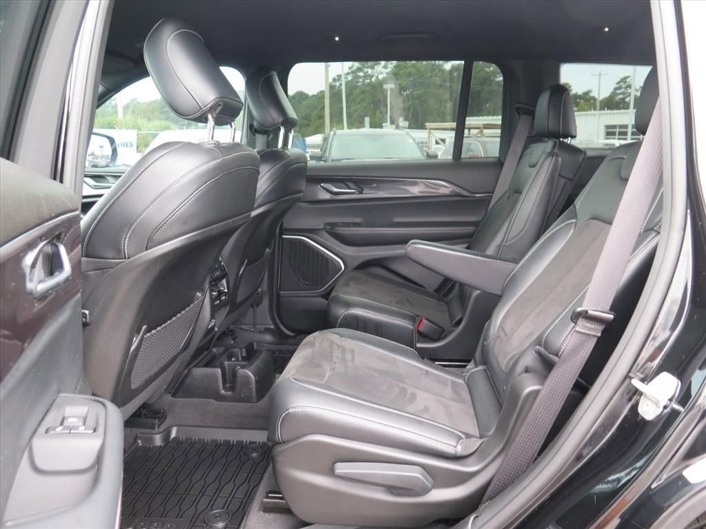 Used 2022 Jeep Grand Cherokee L Laredo image 16