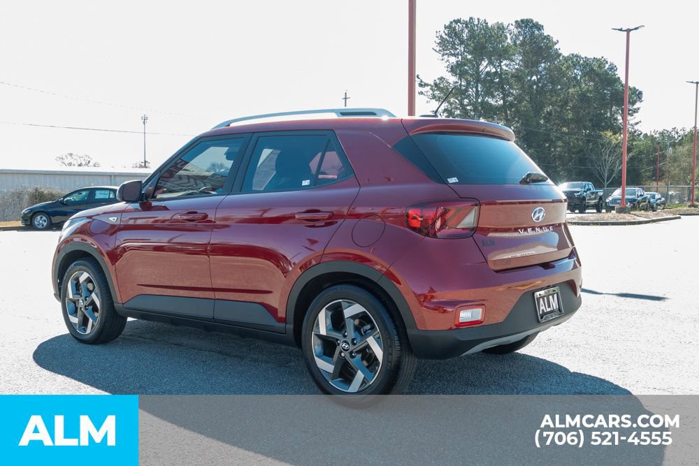 Used 2024 Hyundai Venue Limited FWD image 8