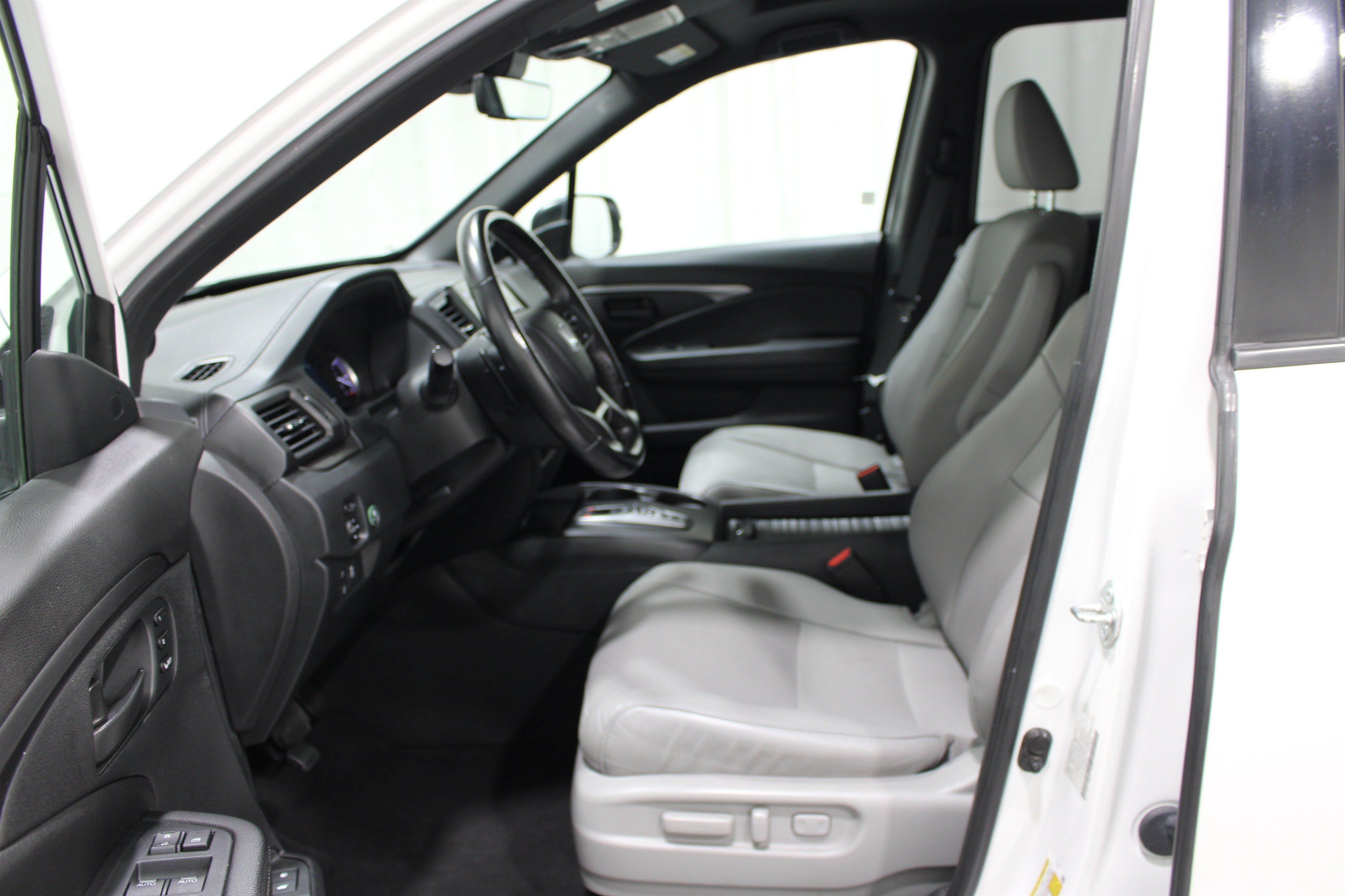 Used 2023 Honda Passport EX-L image 3