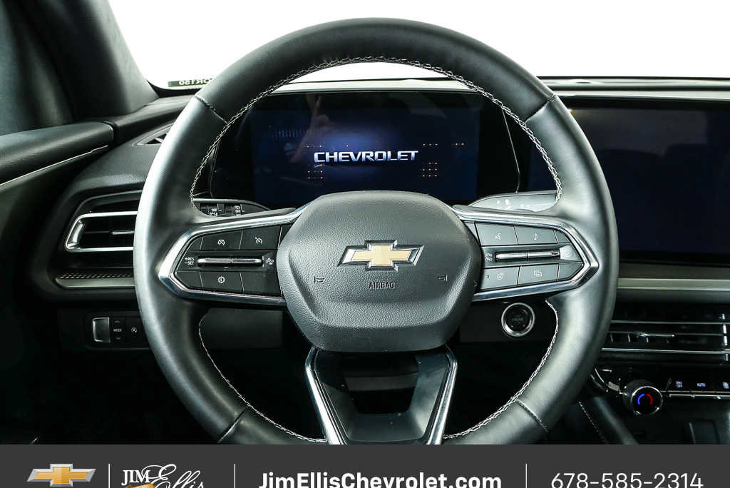 Used 2025 Chevrolet Traverse LT FWD image 9