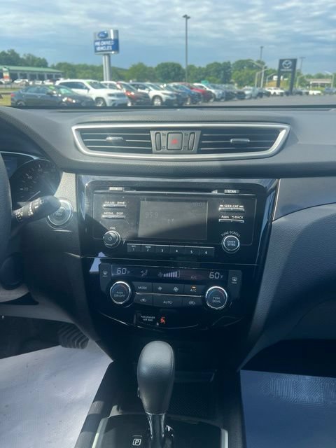 Used 2014 Nissan Rogue SV AWD/4WD image 18