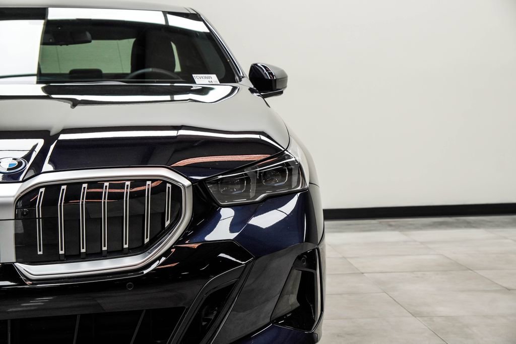 Used 2026 BMW 550e xDrive image 4