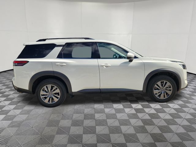 Used 2024 Nissan Pathfinder SV FWD image 4