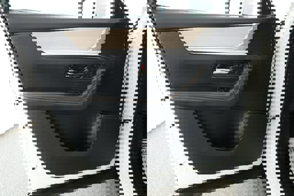 Used 2025 MAZDA CX-90 Plug-In Hybrid w/ Preferred image 9