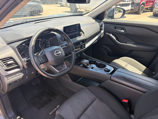 Used 2025 Nissan Rogue SV AWD/4WD image 2