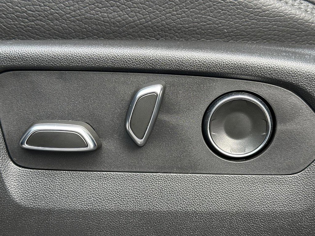 Used 2024 GMC Yukon XL Denali w/ Advanced Technology Package image 22