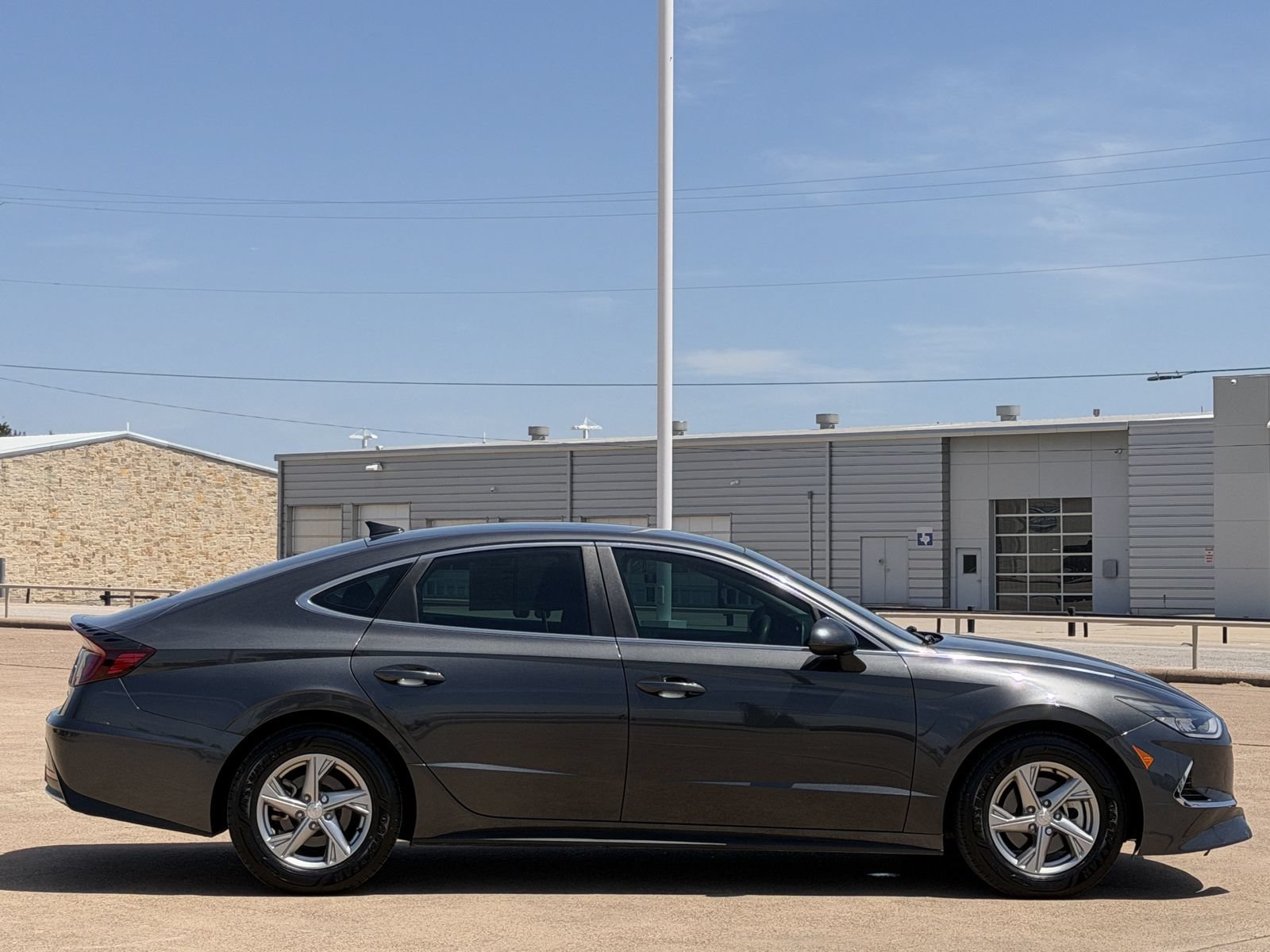 Used 2022 Hyundai Sonata SE FWD image 3