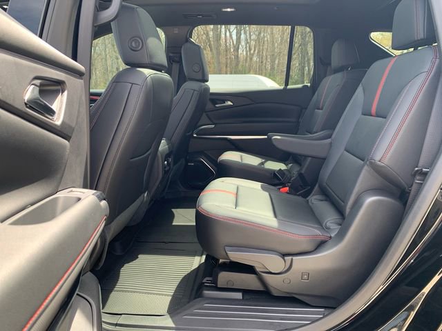Used 2025 Chevrolet Traverse RS w/ LPO, Floor Liner Package AWD/4WD image 19