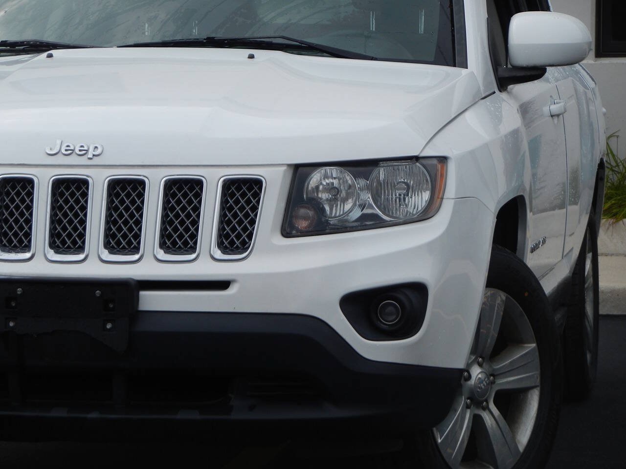 Used 2015 Jeep Compass Latitude AWD/4WD image 5
