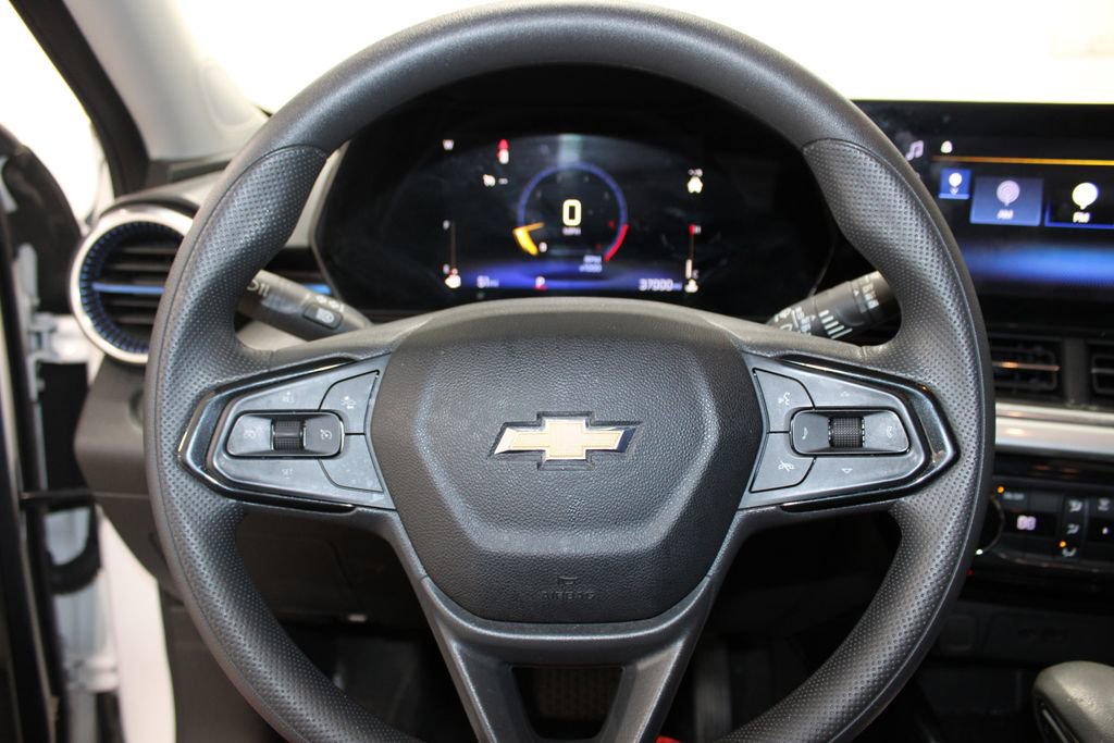 Used 2024 Chevrolet Trax LT image 12