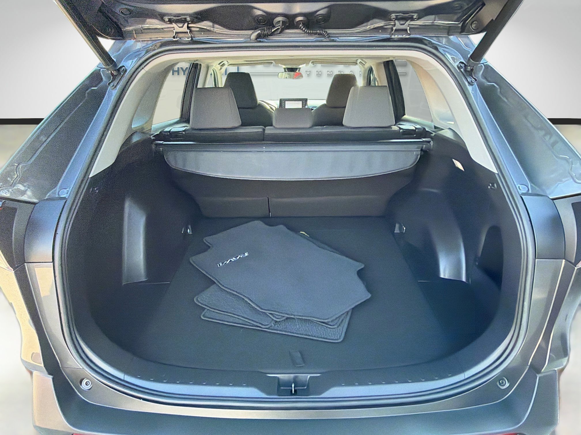 Used 2022 Toyota RAV4 XLE w/ Convenience Package FWD image 21