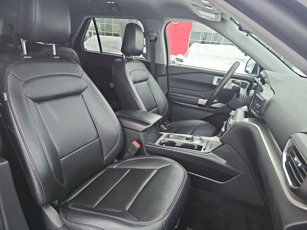 Used 2021 Ford Explorer XLT w/ Equipment Group 202A image 10