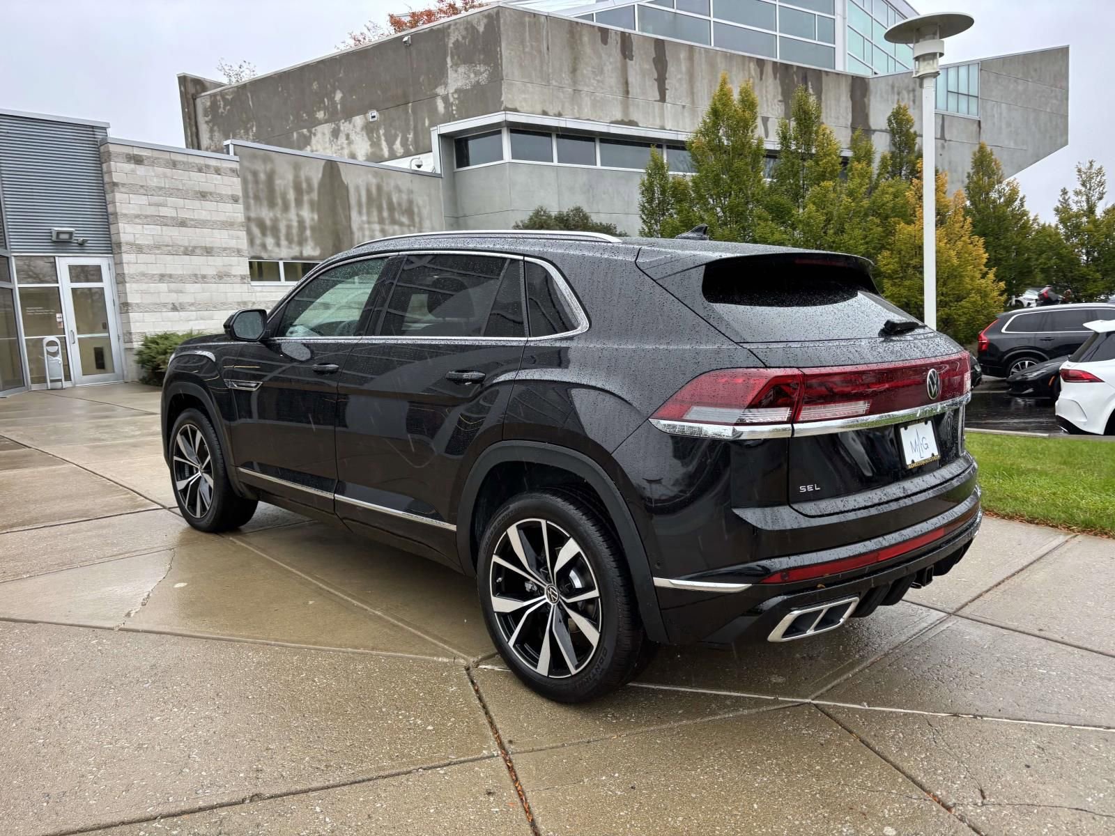 New 2026 Volkswagen Atlas Cross Sport SEL Premium R-Line image 5