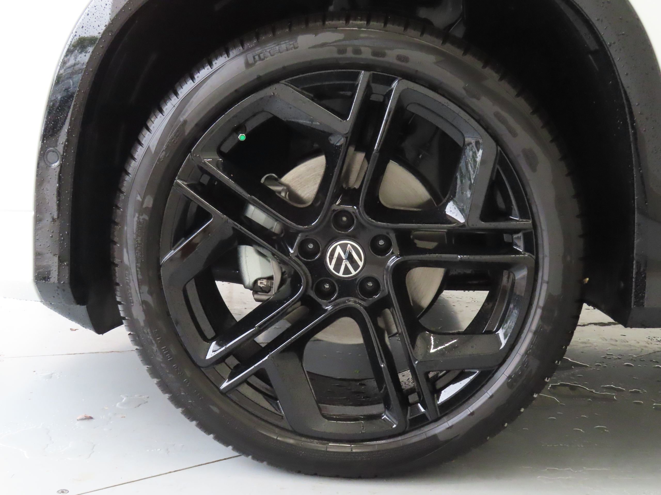 New 2026 Volkswagen Tiguan SE R-Line FWD image 26