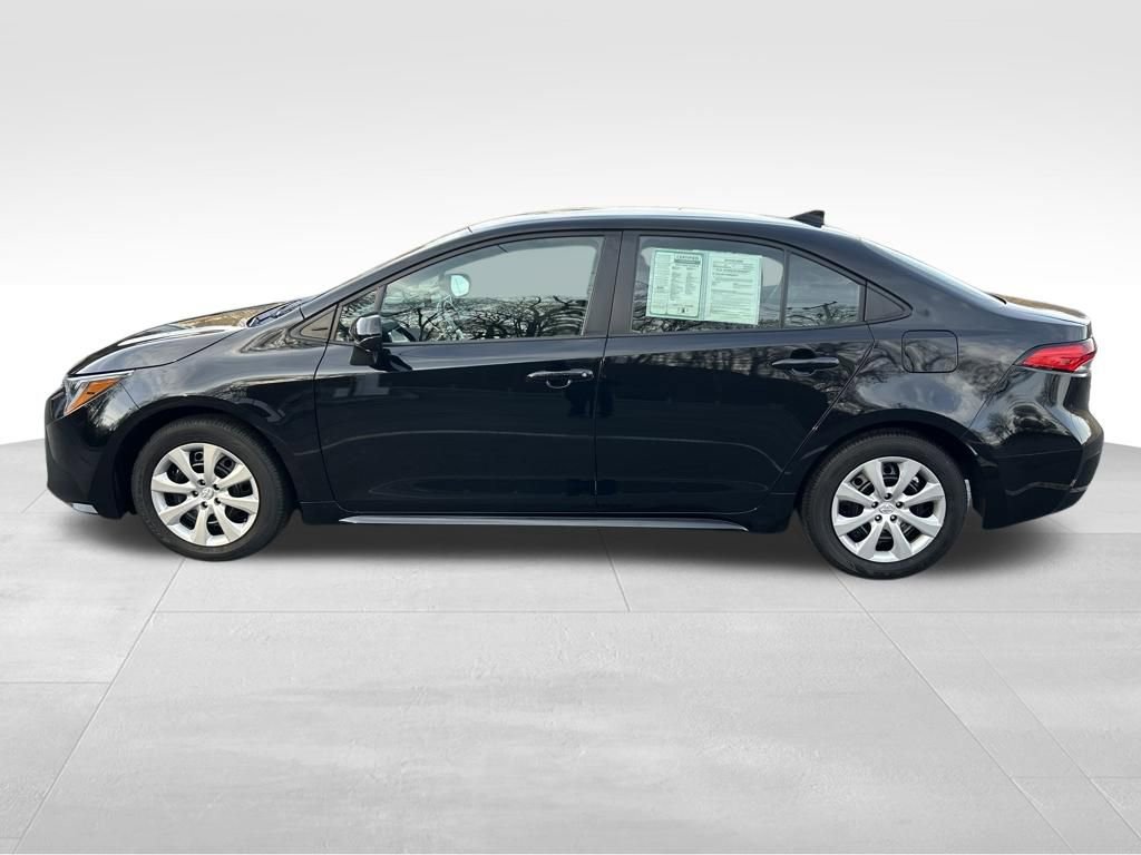 Used 2024 Toyota Corolla LE image 2